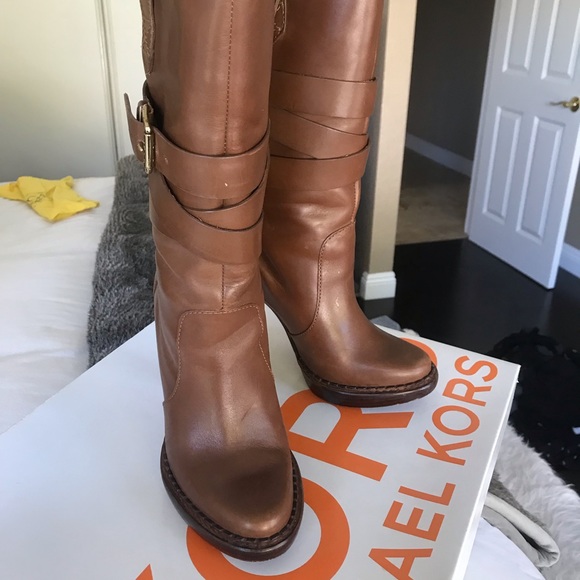 Michael Kors boots.  Good condition won’t last. - Picture 2 of 5